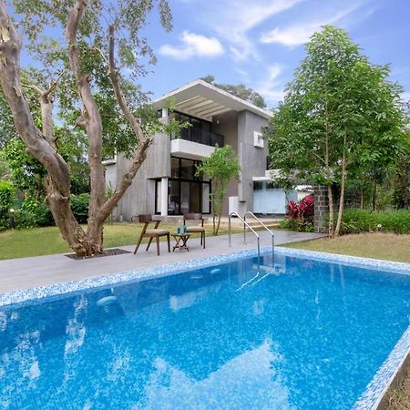 Villa Foresta By Stayvista With Modern Decor, Swimming Pool & Expansive Lawn For A Perfect Escape Lonavala Exterior foto